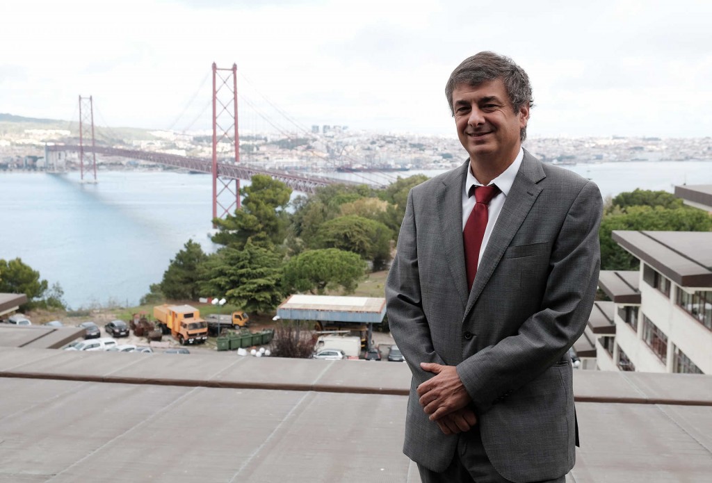 Almada, 02/11/2018 - Entrevista a Carlos Fernandes, vice-presidente da Infrastuturas de Portugal, nas instalações da IP na Ponte sobre o Tejo em Almada. ( Álvaro Isidoro / Global Imagens )