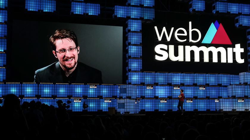 Edward Snowden na abertura da Web Summit. "Legalizámos o abuso contra as pessoas"