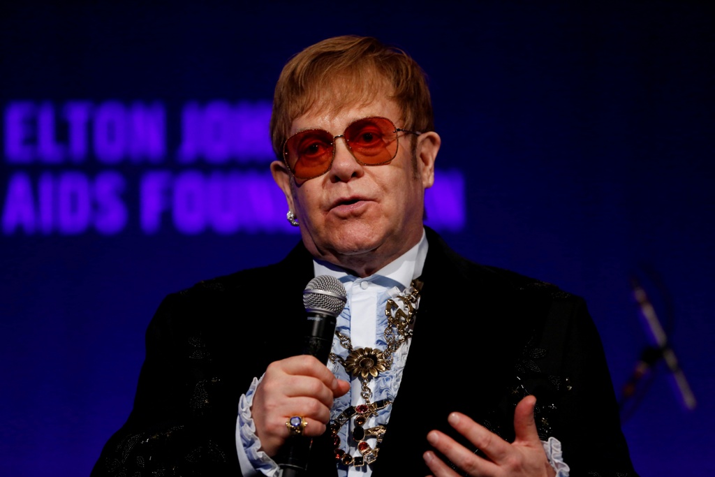 Elton John speaks during the Elton John AIDS Foundation's Gala in New York City, NY, U.S. November 5, 2018. REUTERS/Caitlin Ochs - RC1EB74DE560