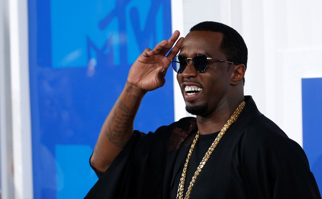 Rapper Sean Diddy Combs arrives at the 2016 MTV Video Music Awards in New York, U.S., August 28, 2016. REUTERS/Eduardo Munoz - HT1EC8T03CT60