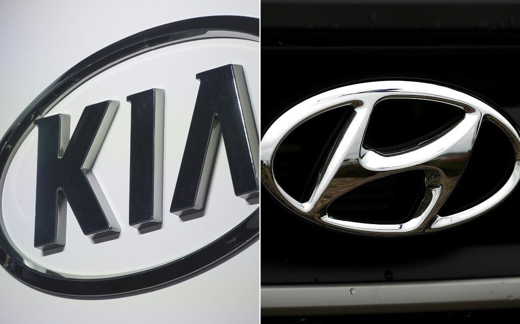 (COMBO) This combination of pictures created on April 2, 2019 shows the Kia logo in Detroit, Michigan on January 10, 2017, and the Hyundai logo on April 7, 2017 in Colma, California. - US authorities said April 1, 2019 that they have opened two separate investigations into automakers Kia and Hyundai after receiving more than 3,100 complaints of "non-crash fires" affecting vehicles from both manufacturers.The incidents are linked to one death and more than 100 injuries to date, according to the National Highway Traffic Safety Administration (NHTSA) road transport regulator. (Photos by SAUL LOEB and JUSTIN SULLIVAN / various sources / AFP)