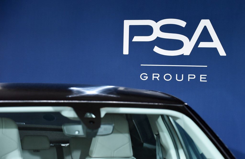 The logo of French carmaker PSA Groupe is displayed at the PSA Groupe headquarters in Rueil-Malmaison on February 26, 2019. (Photo by ERIC PIERMONT / AFP)